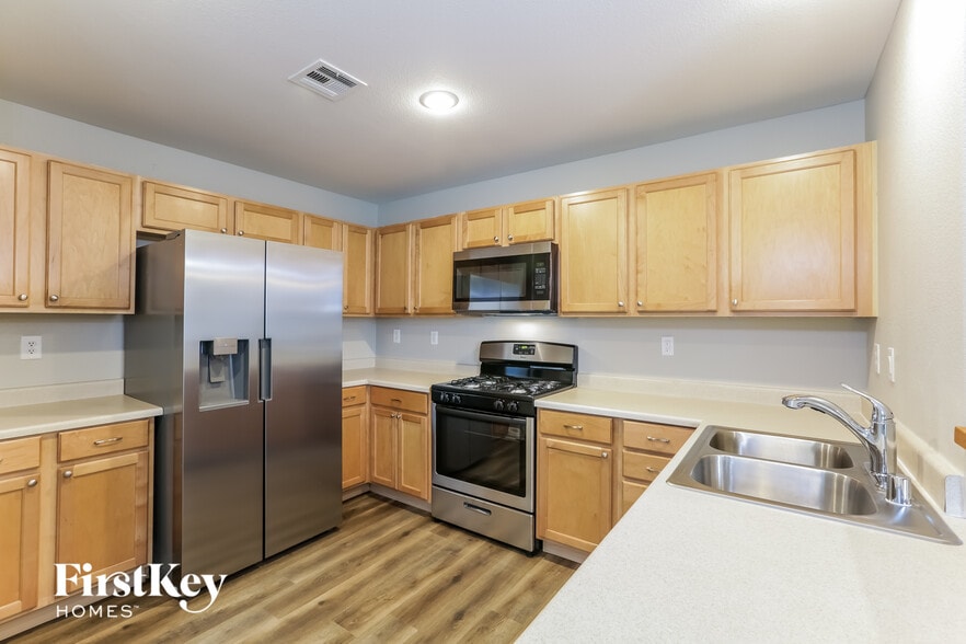 Building Photo - 7440 Margollini St