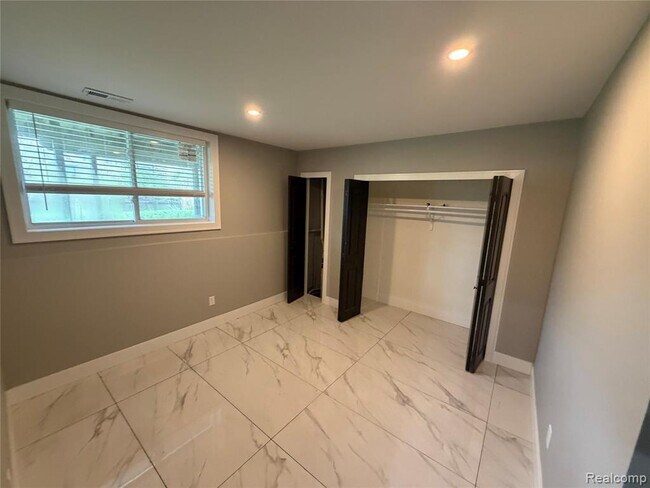 Building Photo - 5140 Woodrun Ct