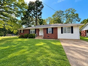 Building Photo - 4 Bedroom, 2 Bath Home in Humboldt
