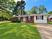 Building Photo - 4 Bedroom, 2 Bath Home in Humboldt