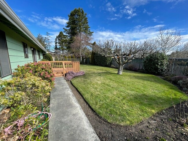 Building Photo - 3801 37th Dr