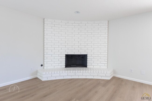 Building Photo - 6309 Nottingham Ln