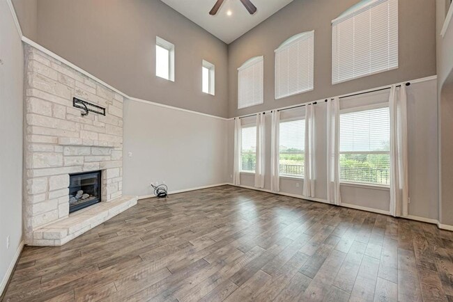 Building Photo - 146 Rock Cliff Ct