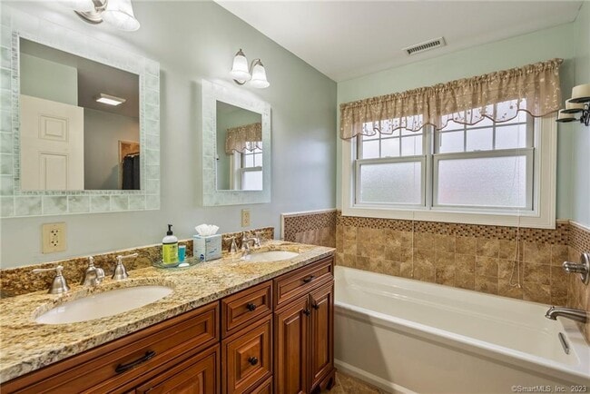 Building Photo - 33 Marshfield Rd