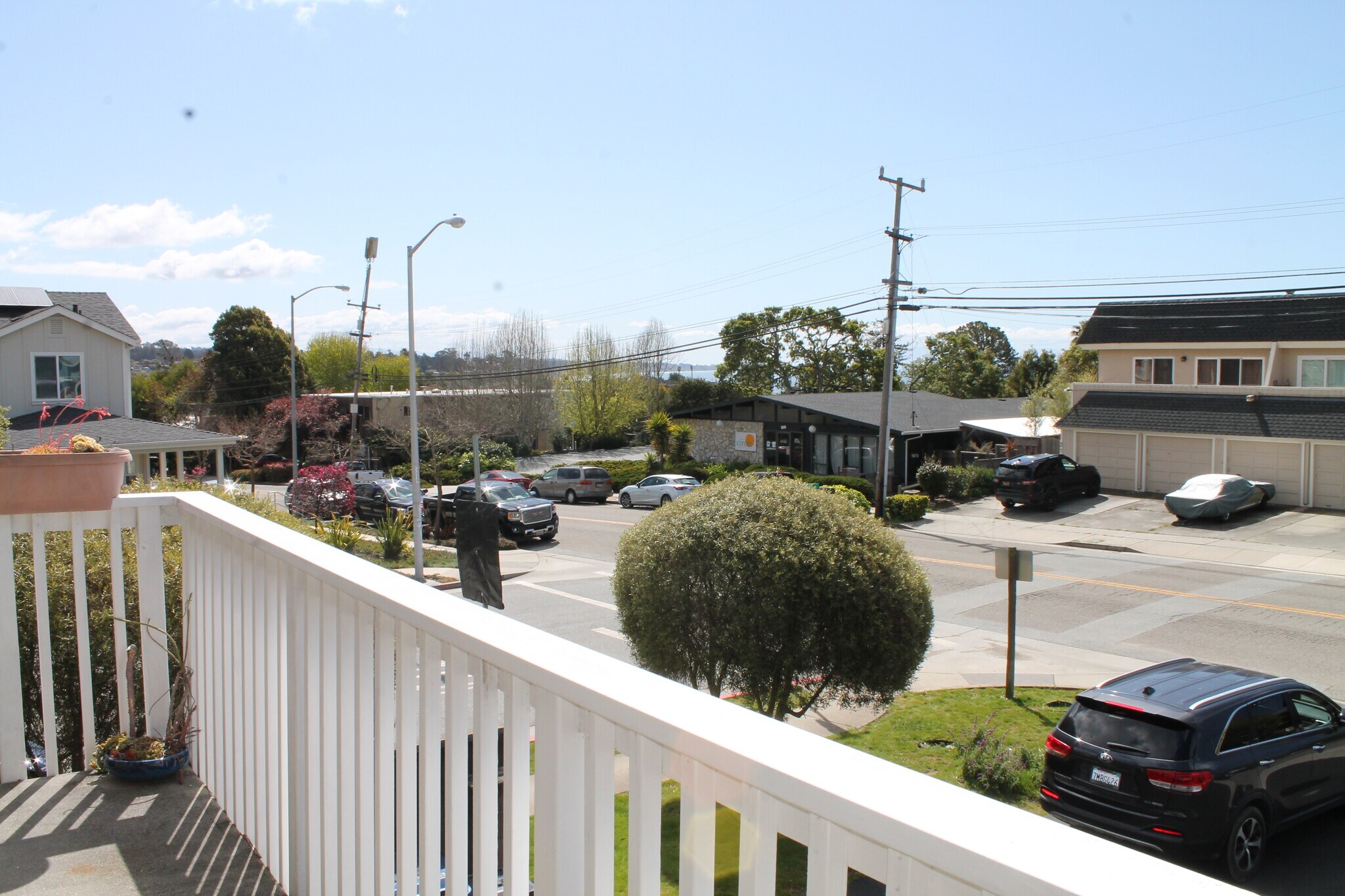 Building Photo - 272 Sea Ridge Rd