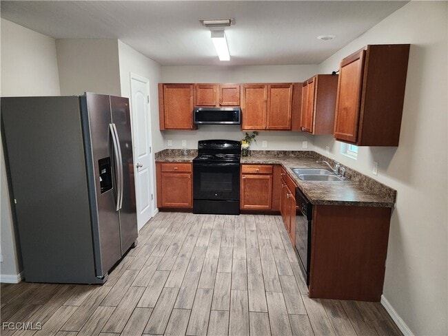 Building Photo - 616 NE 24th Terrace