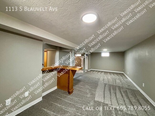 Building Photo - 1113 S Blauvelt Ave