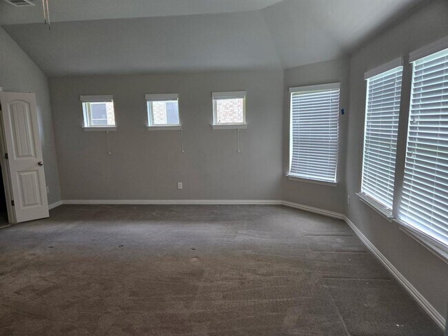Building Photo - 1801 Chimney Dr