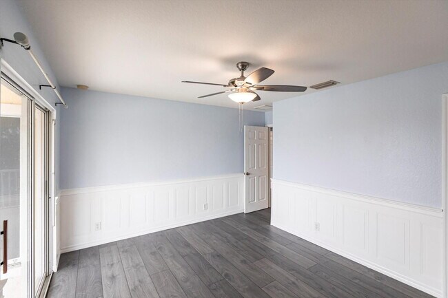 Building Photo - Rare 5 Bedroom Pool Home in Gated Community