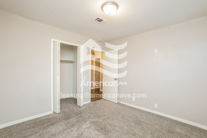 Building Photo - 42 Fox Glen Cir