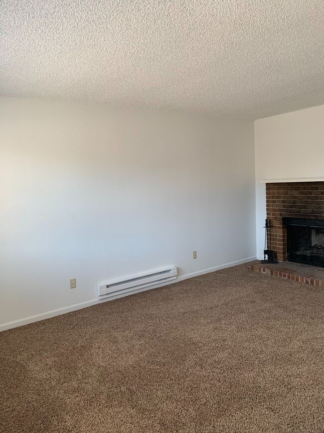 Interior Photo - KingArthur4961 (KC-AM)