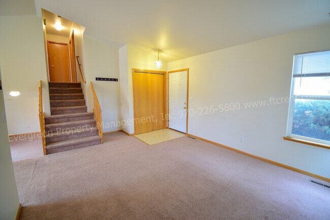 Building Photo - 648 Brewer Dr
