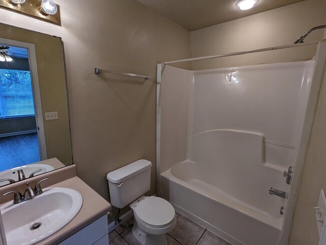 Building Photo - 729 Wailes St