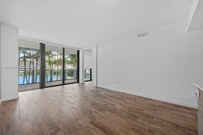 Building Photo - 650 NE 32nd St