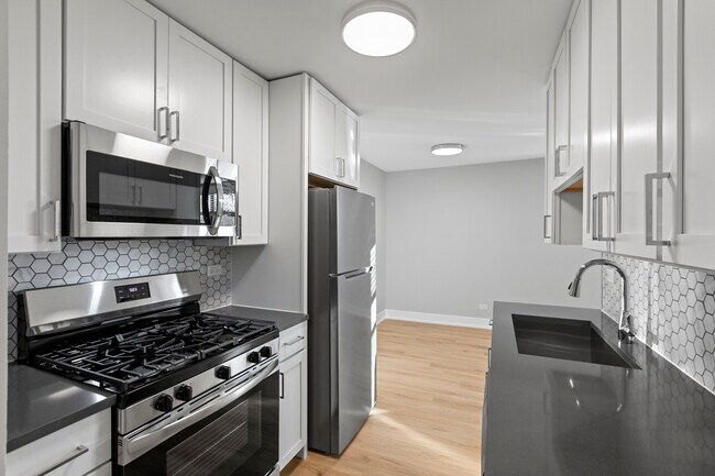 Building Photo - 533 W Aldine