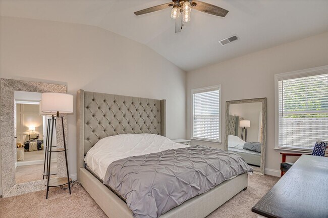 Building Photo - 312 Sumac Trail