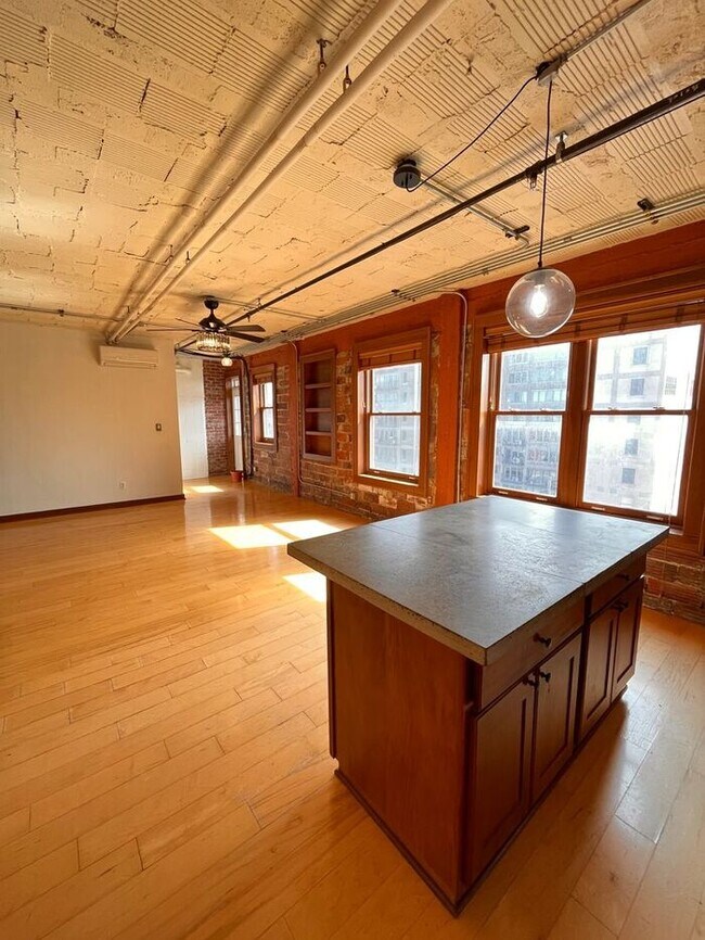 Building Photo - 78 Watson St