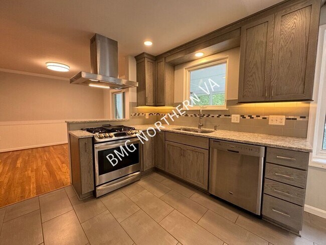 Building Photo - 5406 Gainsborough Dr