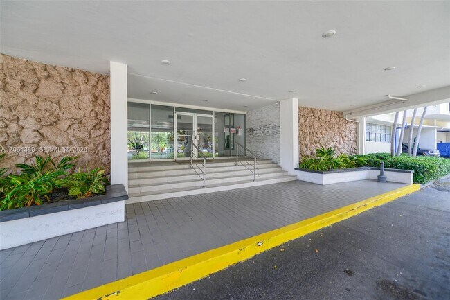 Building Photo - 401 Golden Isles Dr
