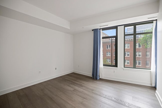 Building Photo - 2425 L St NW