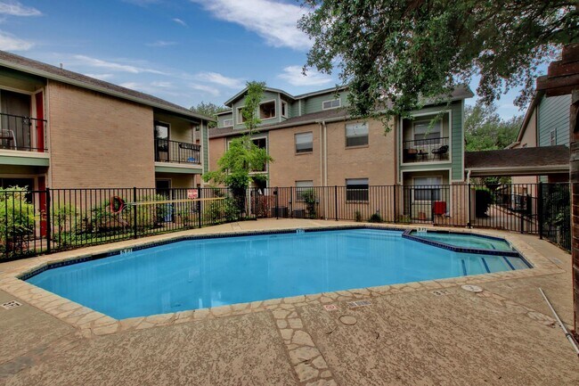 Building Photo - 2104 Cullen Ave