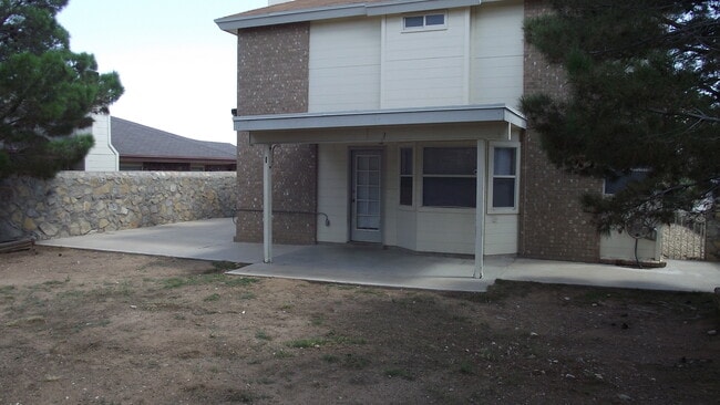 Building Photo - Northeast El Paso 3 Bed/2.5 Bath Refrig A/C w/Bonus Loft!