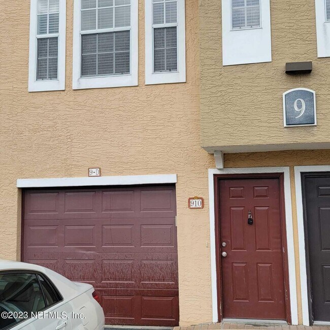 Building Photo - 10075 GATE N Pky
