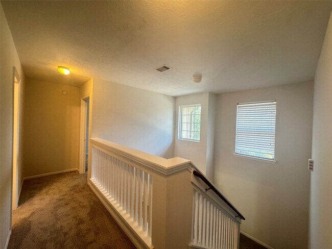 Building Photo - 8107 Gran Villa Dr