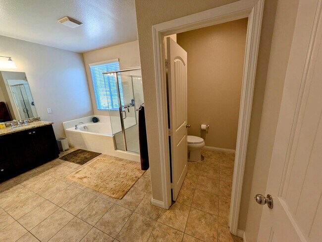 Building Photo - 3433 Arborview Dr