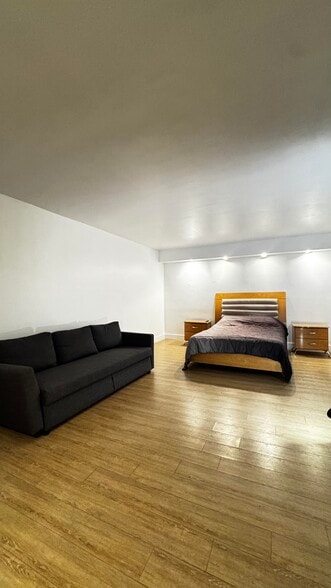 Building Photo - 999 Brickell Bay Dr