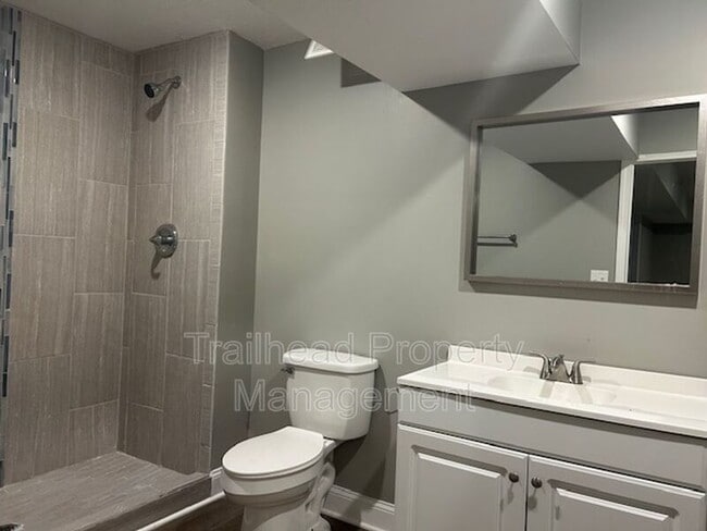 Building Photo - 605 Hillcrest St