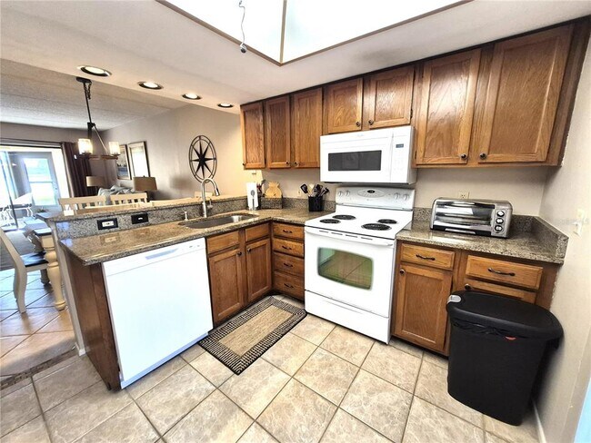 Building Photo - 50 Woodlake Pl
