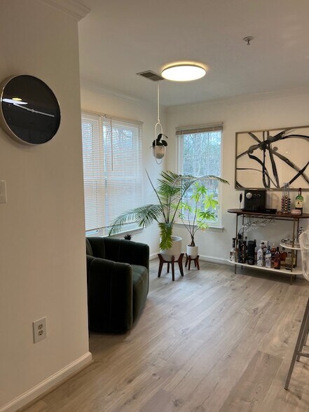 Dining room - 121 Timberbrook Ln