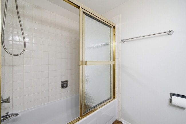 Building Photo - 1255 N Sterling Ave