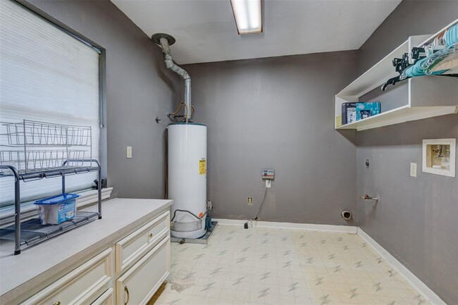 Building Photo - 6502 Inverness Way
