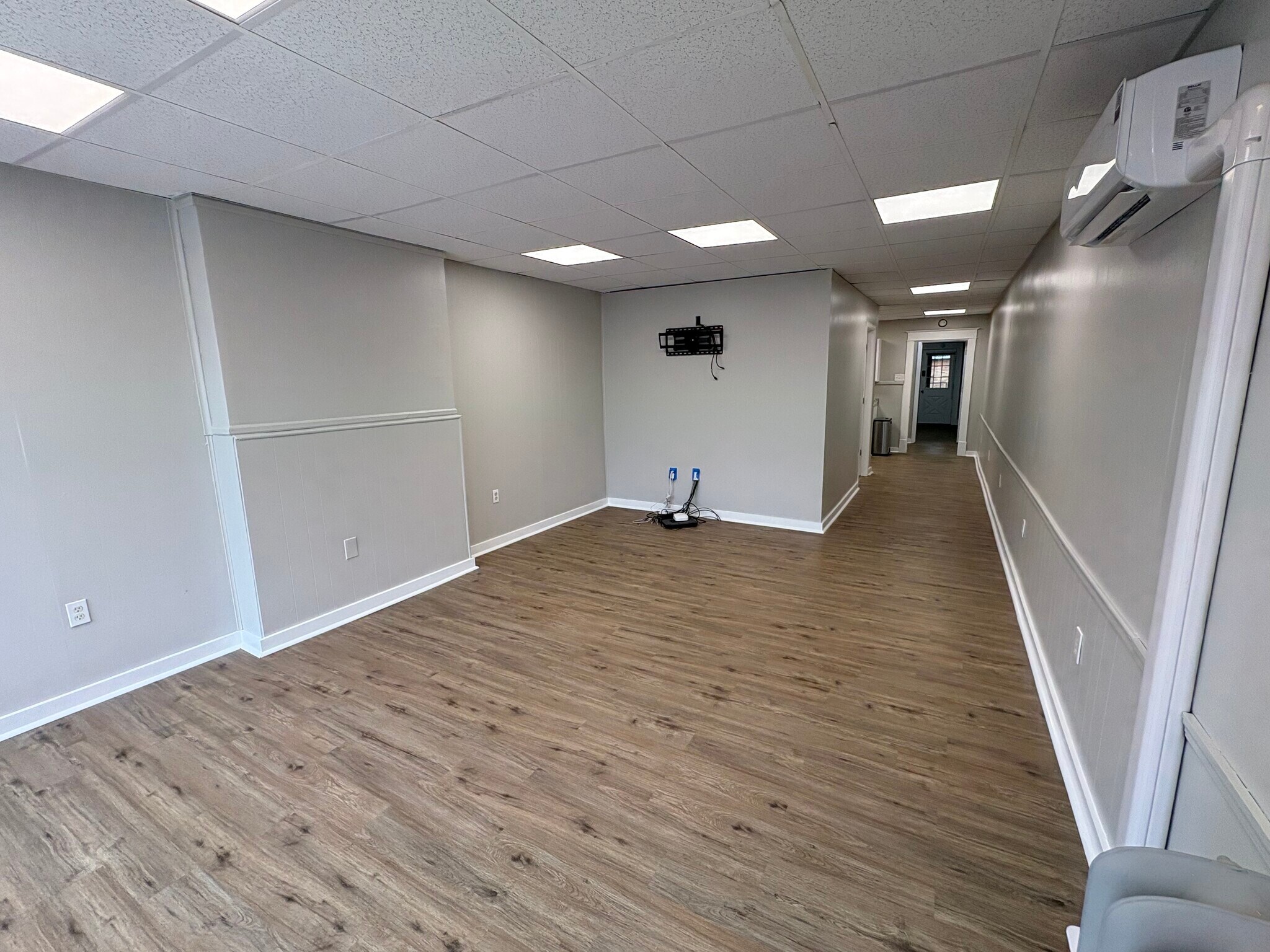 Building Photo - 709 7th Ave
