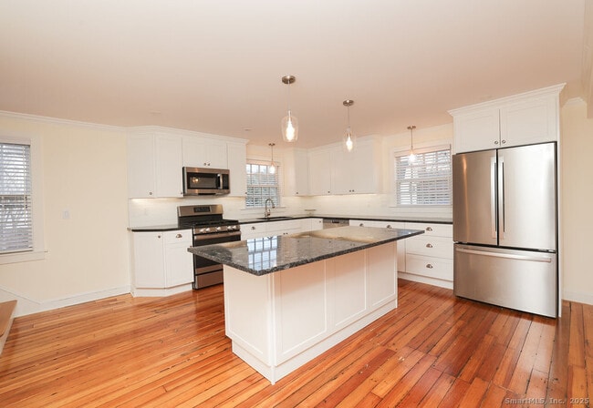 Building Photo - 792 Farmington Ave