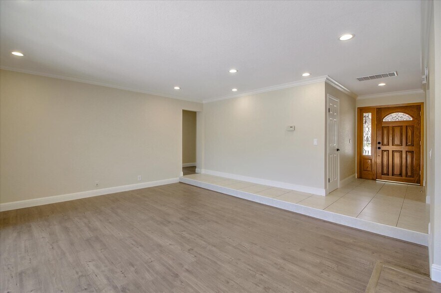 Building Photo - 6738 Tannahill Dr