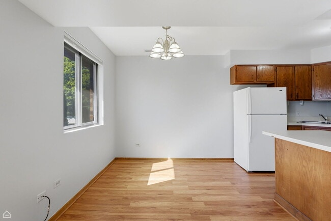 Building Photo - 187 Uteg St