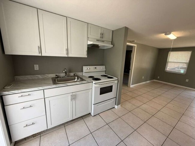 Building Photo - 1718 S Washington Ave