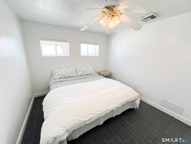 Building Photo - 54 Milesfield Ave