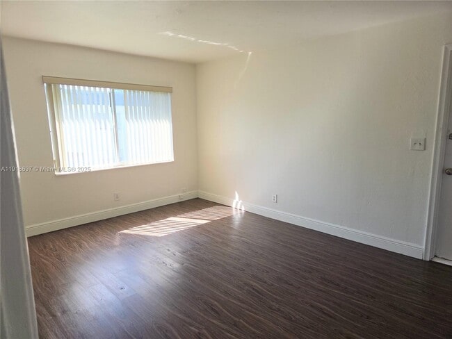 Building Photo - 5200 NW 18th Ct