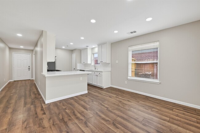 Building Photo - 21519 Sapphire Ct