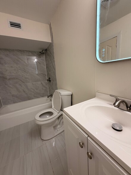 Building Photo - 2304 W Idlewild Ave