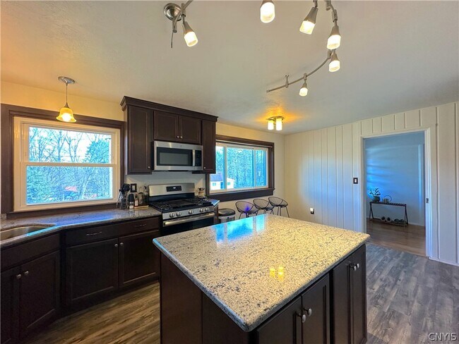 Building Photo - 4055 Bristol Rd