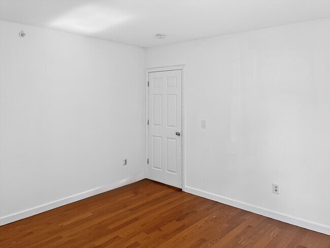 Building Photo - 247 Pilgrim Ave