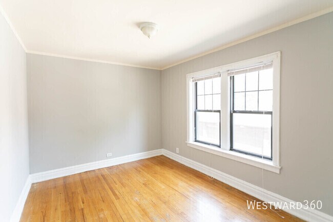 Building Photo - 1620 W Farwell Ave