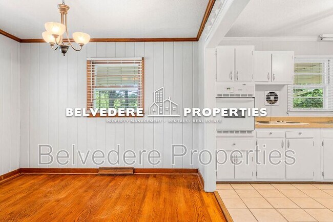 Building Photo - 2203 Oak Hill Dr