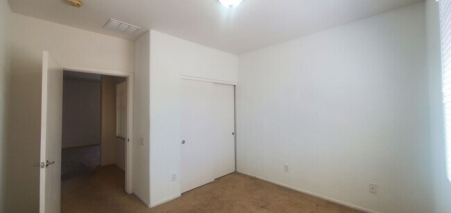 Building Photo - Stunning Condo with Attached Garage
