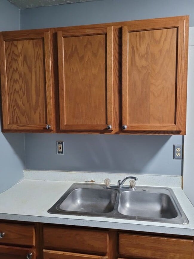 Building Photo - 201 W Chestnut St